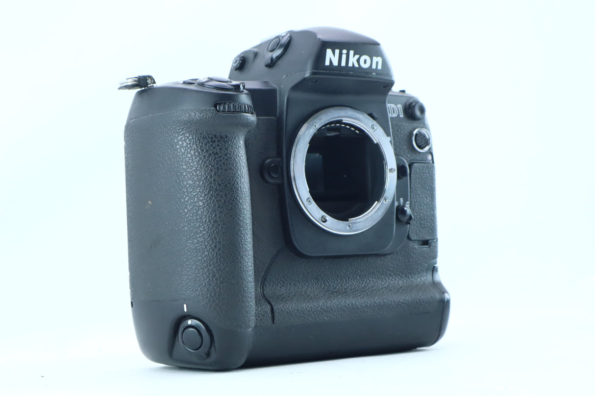 Nikon D1