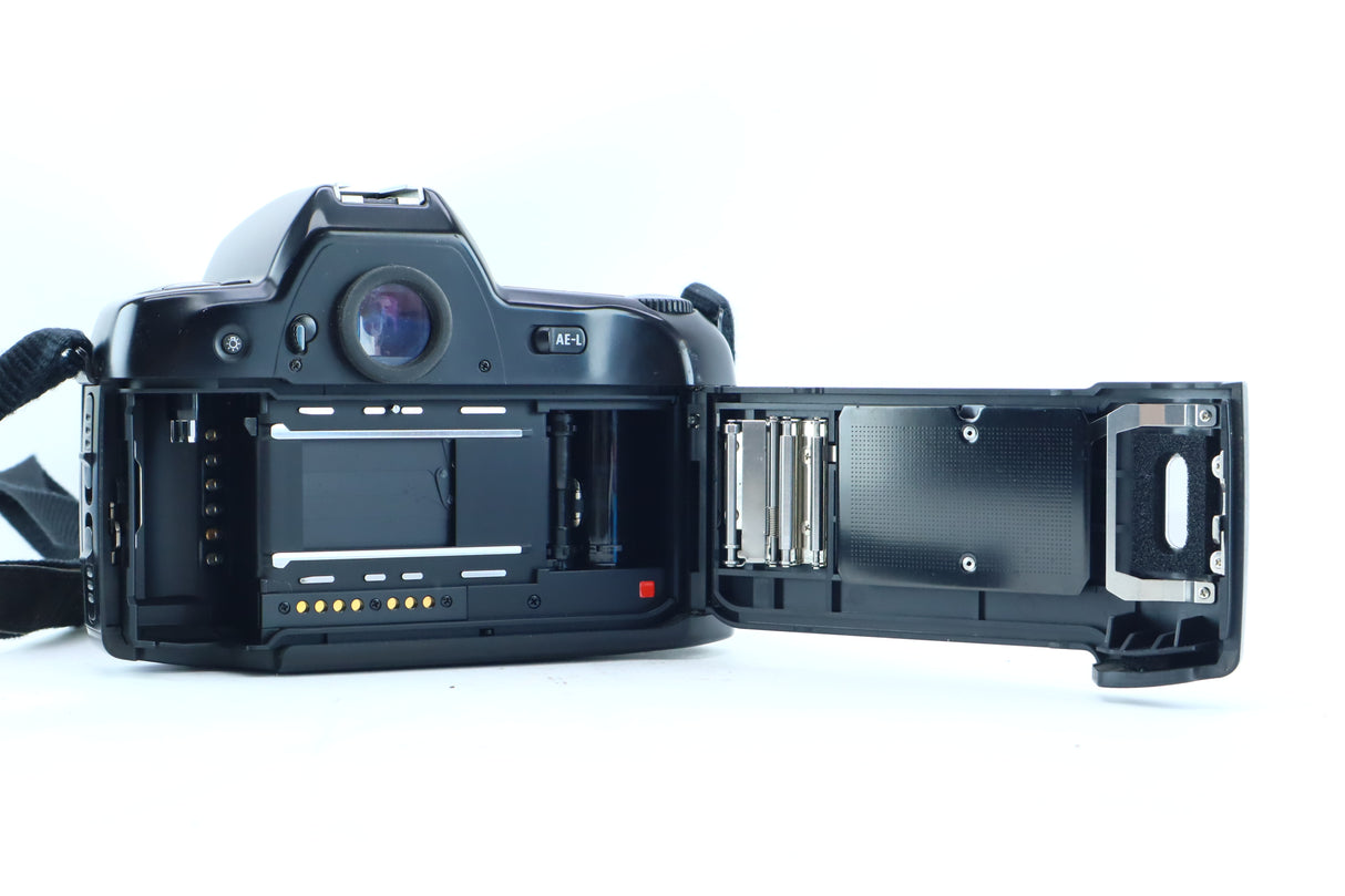 Nikon F90X with AF Nikkor 35-70mm f/3.3-4.5