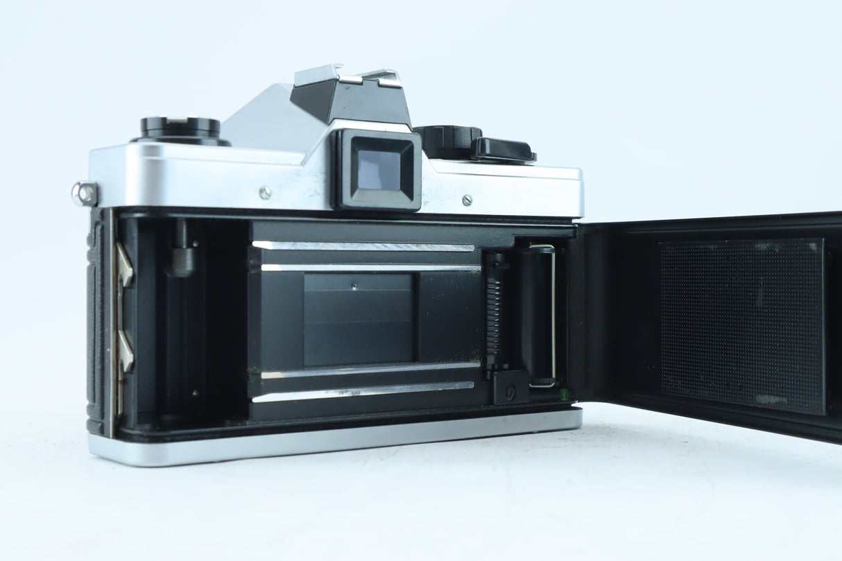 Praktica MTL 5 B + Pentacon 50mm f/1.8 MC