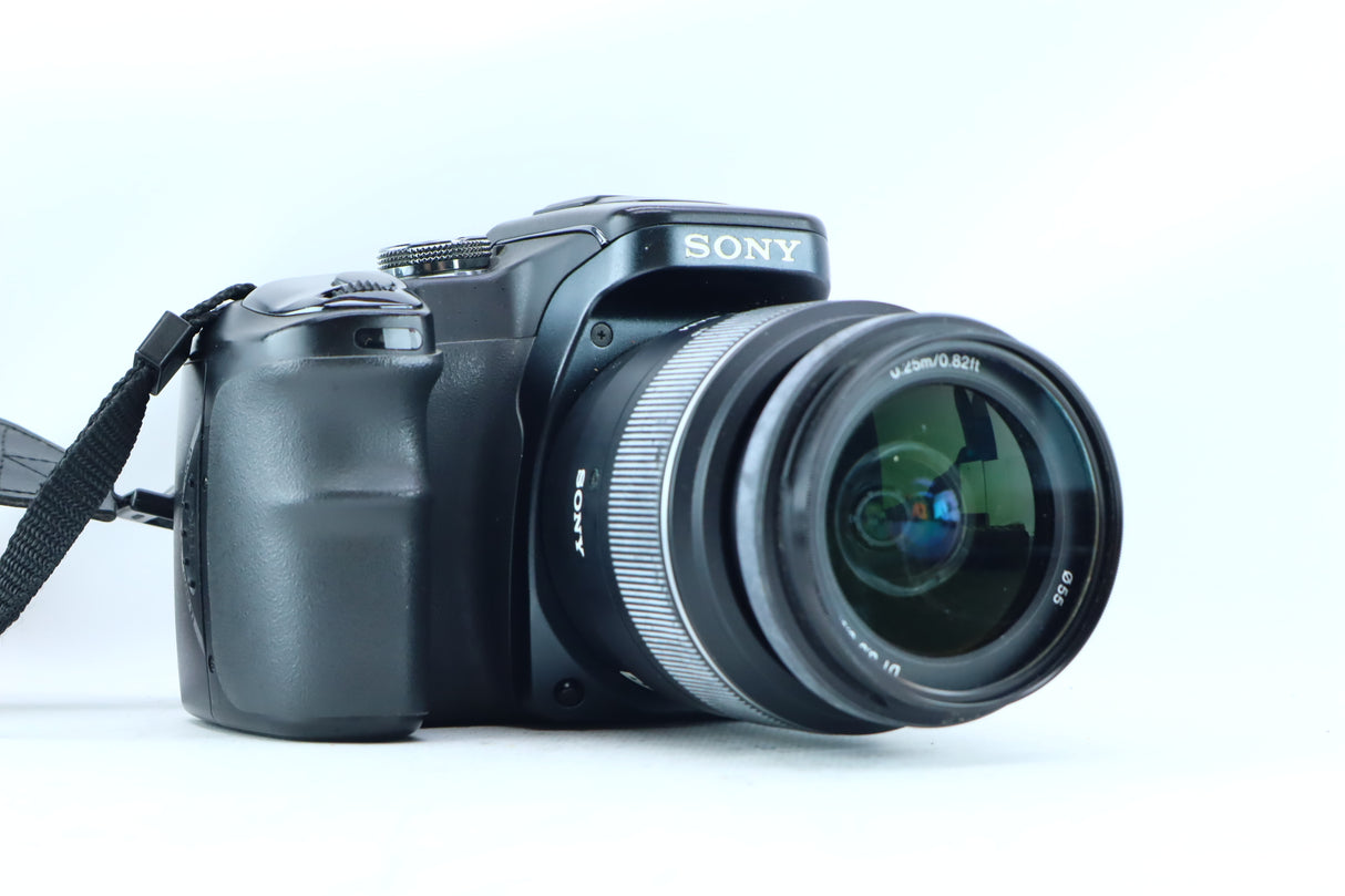 Sony Alpha DSLR Camera & DT 18-55mm SAM Lens Kit