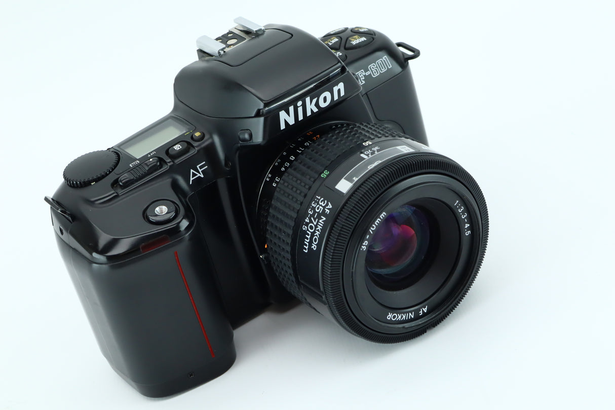 Nikon F-601 + 3,3-4,5 35-70mm