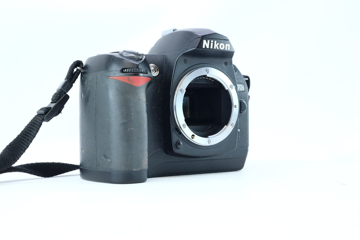 Nikon D70S