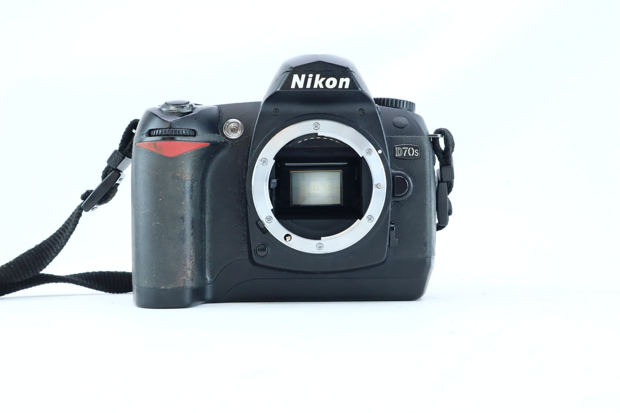 Nikon D70S