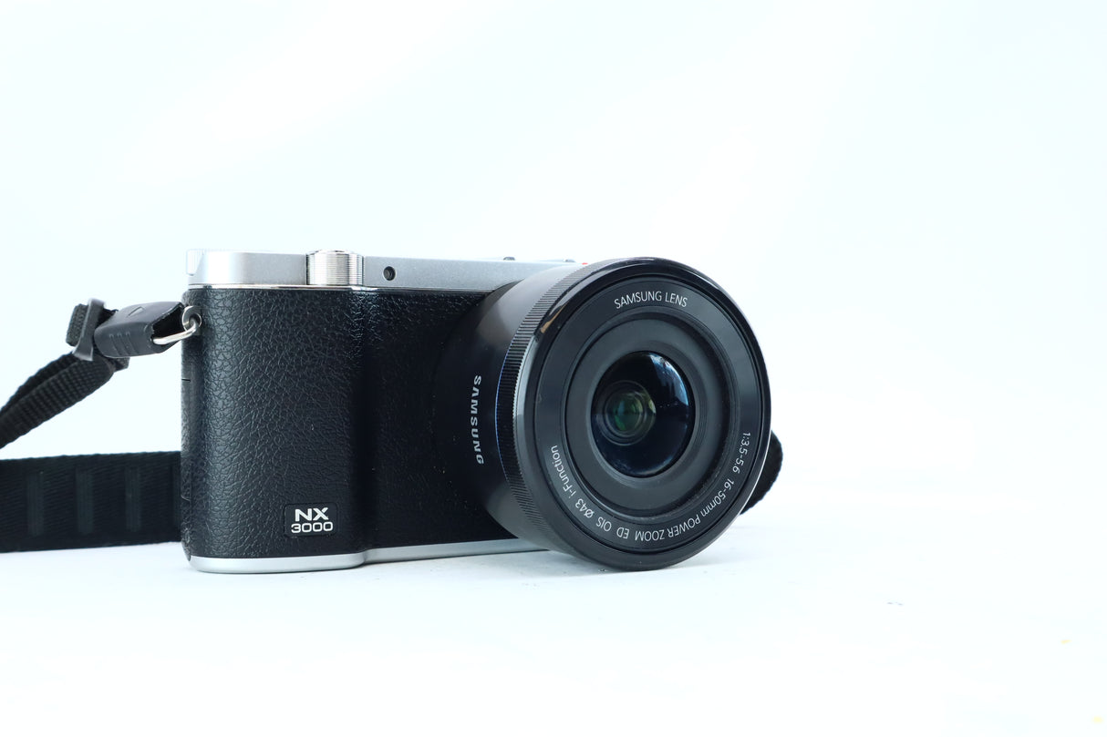 Samsung NX3000 with 16-50mm f/3.5-5.6 ED OIS