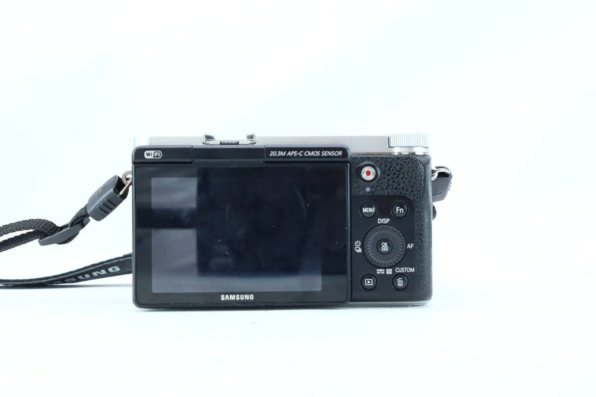 Samsung NX3000 with 16-50mm f/3.5-5.6 ED OIS