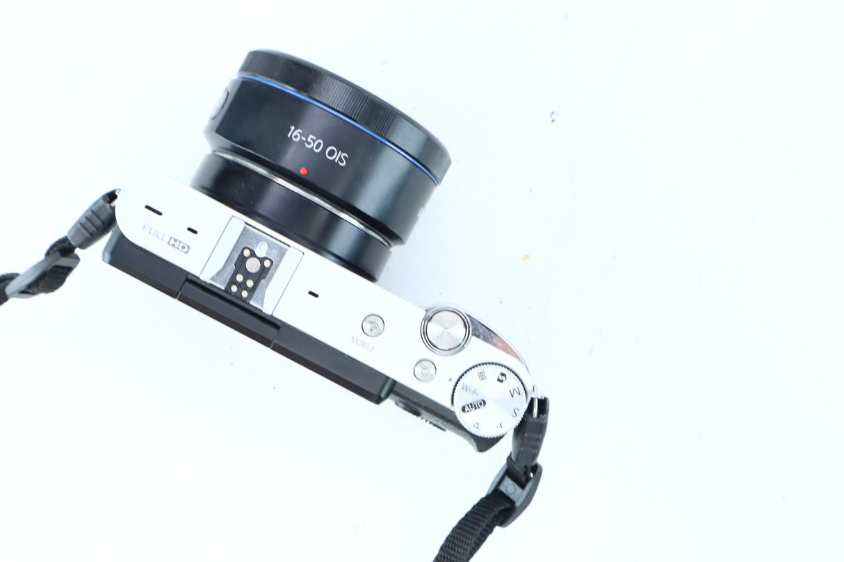Samsung NX3000 with 16-50mm f/3.5-5.6 ED OIS