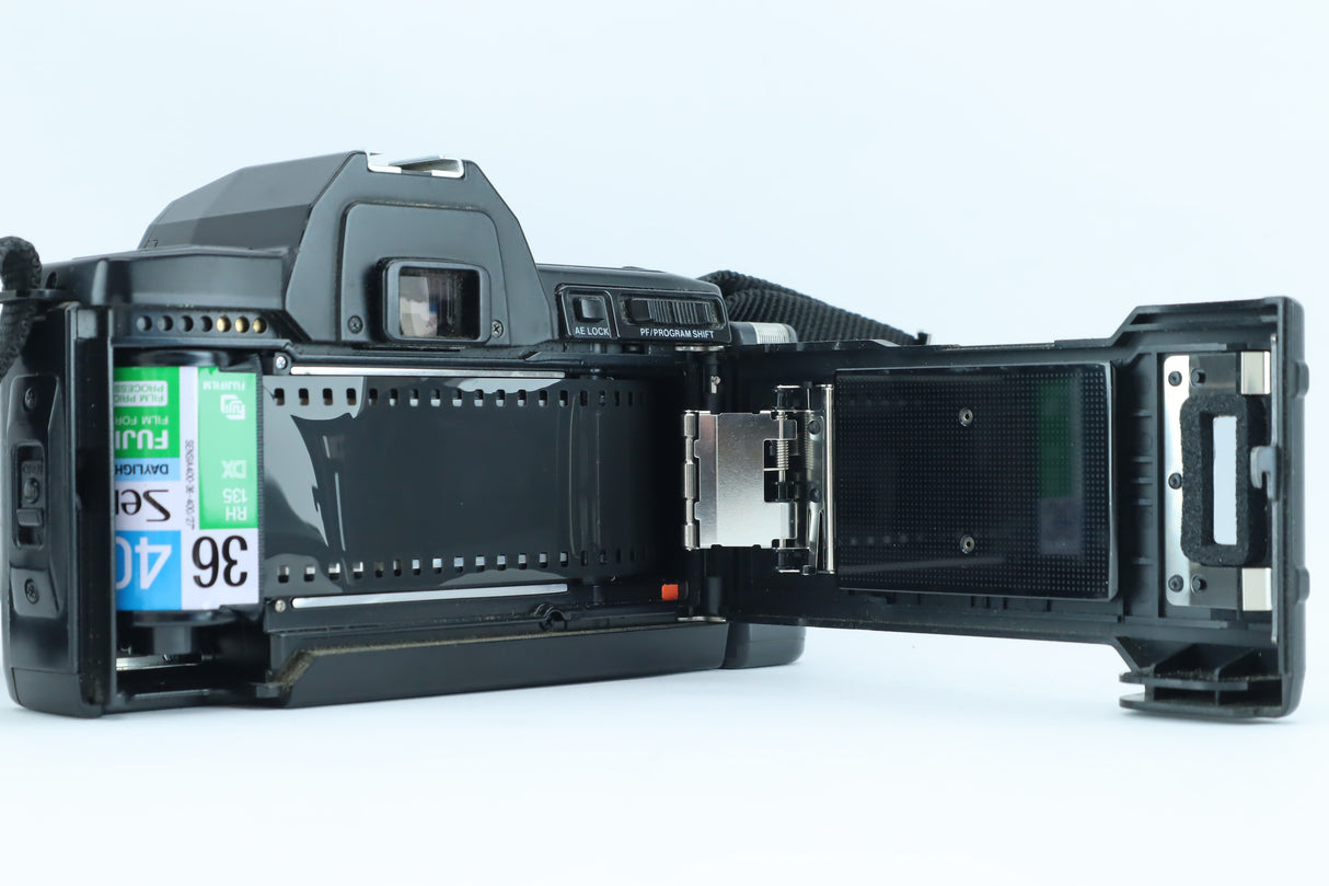 Olympus OM-77AF + Olympus AF 35-70mm f/3.5-4.5 Lens