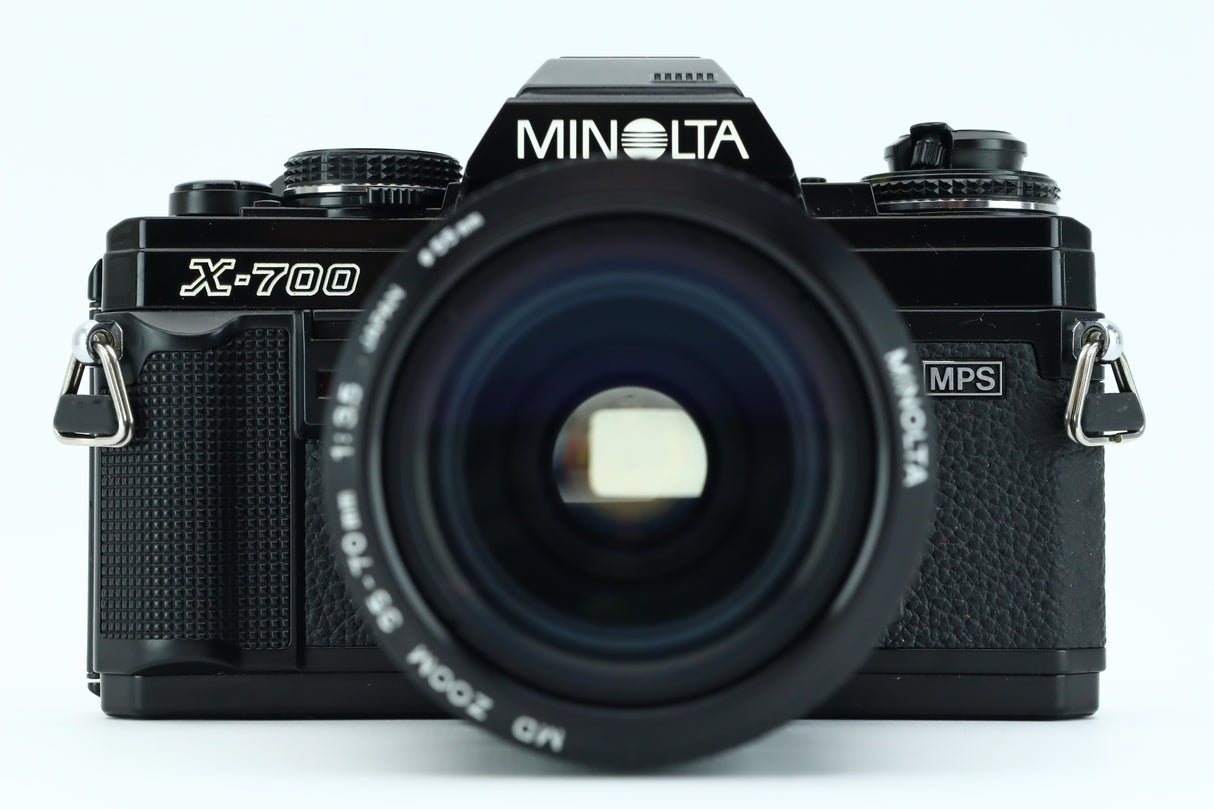 Minolta X-700 + MD zoom 35-70mm 3,8