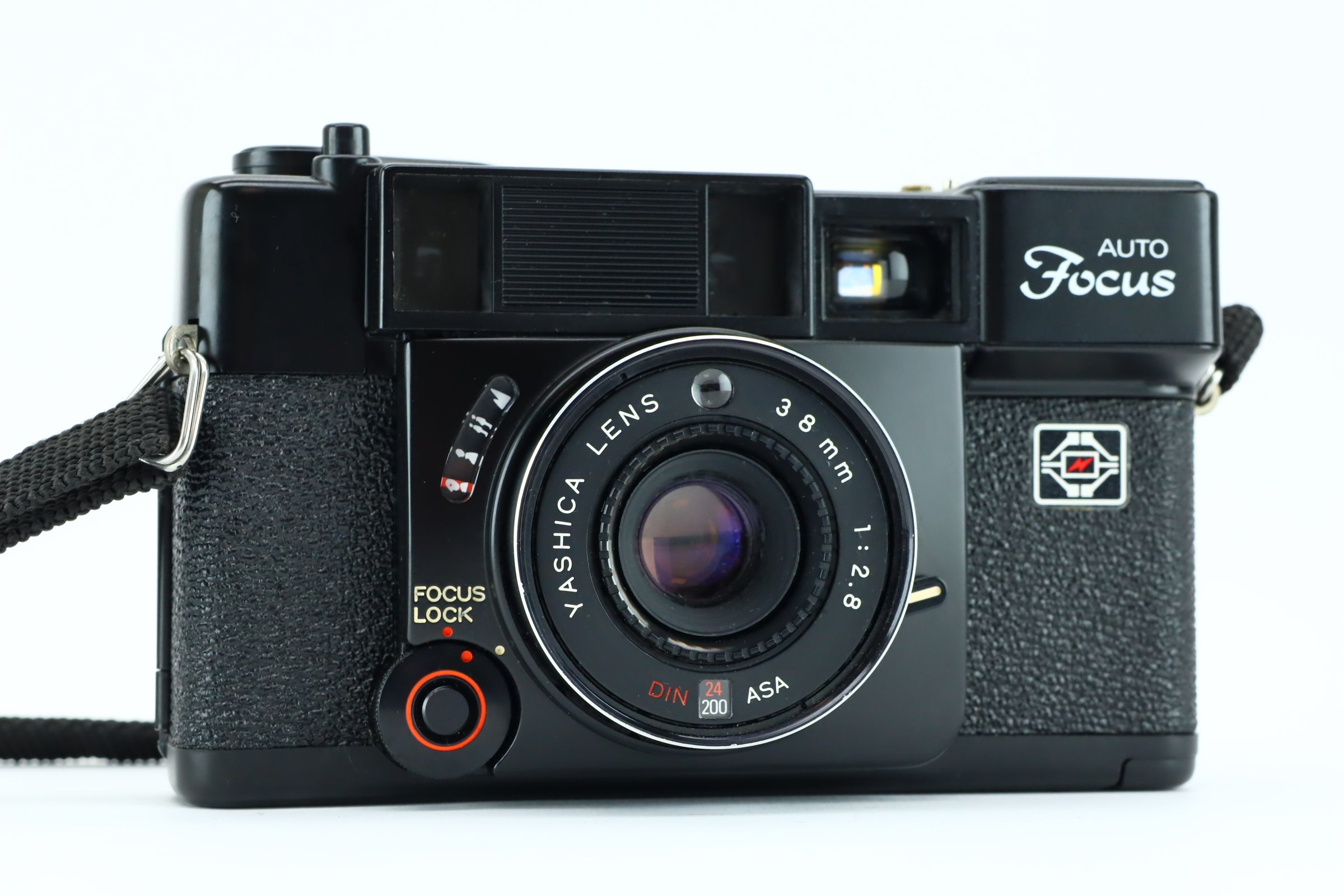 フィルムカメラ YASHICA AUTO Focus Yashica Auto Focus Motor Review and Notes - By Michael Raven