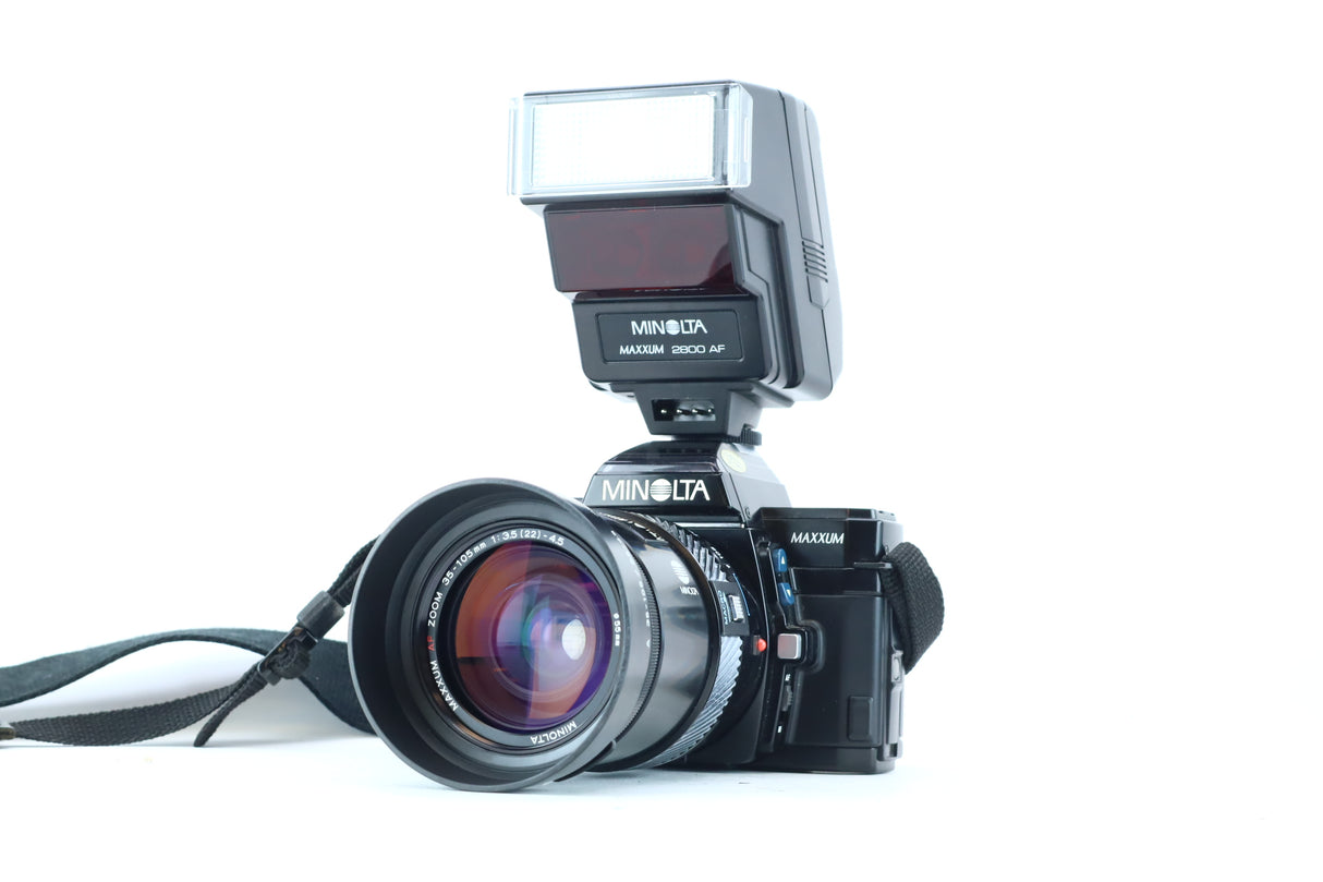 Minolta Maxxum 7000 AF 35mm SLR Kit with AF Zoom 35-105mm f/3.5-4.5 and Maxxum 2800 AF Flash
