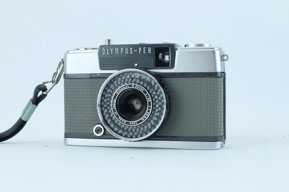 Olympus PEN-EE.2 - Sharp Olympus D.Zuiko 28mm f/3.5 Prime Lens