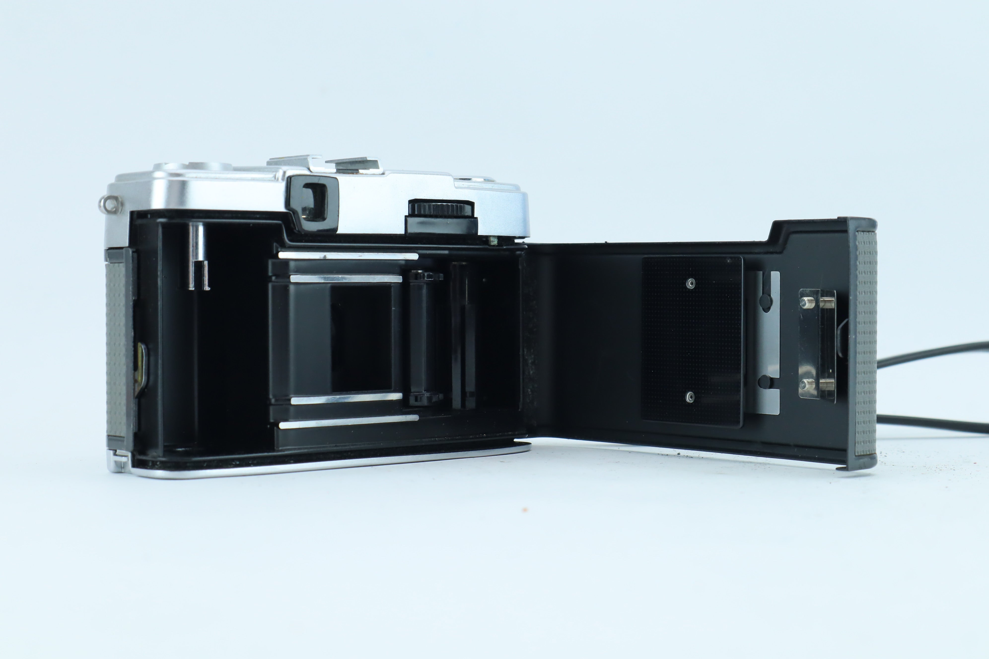 Olympus PEN-EE.2 - Sharp Olympus D.Zuiko 28mm f/3.5 Prime Lens