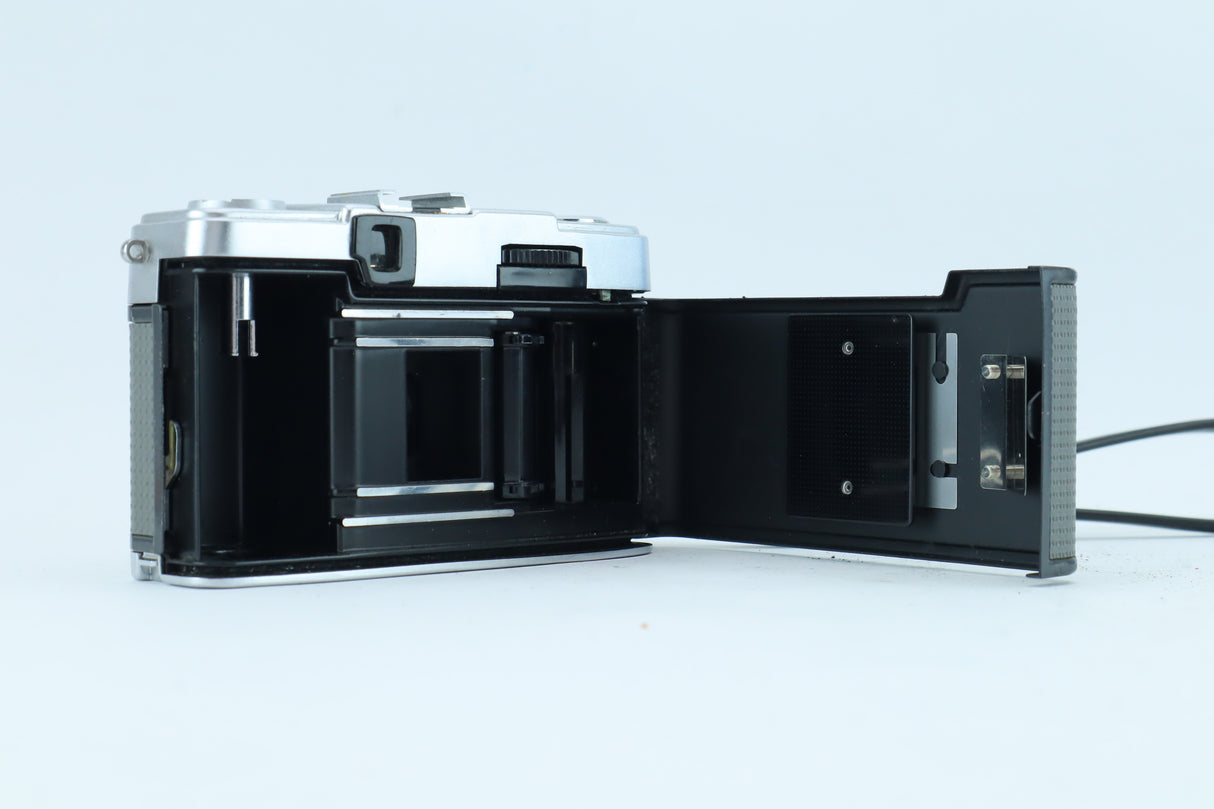 Olympus PEN-EE.2 - Sharp Olympus D.Zuiko 28mm f/3.5 Prime Lens