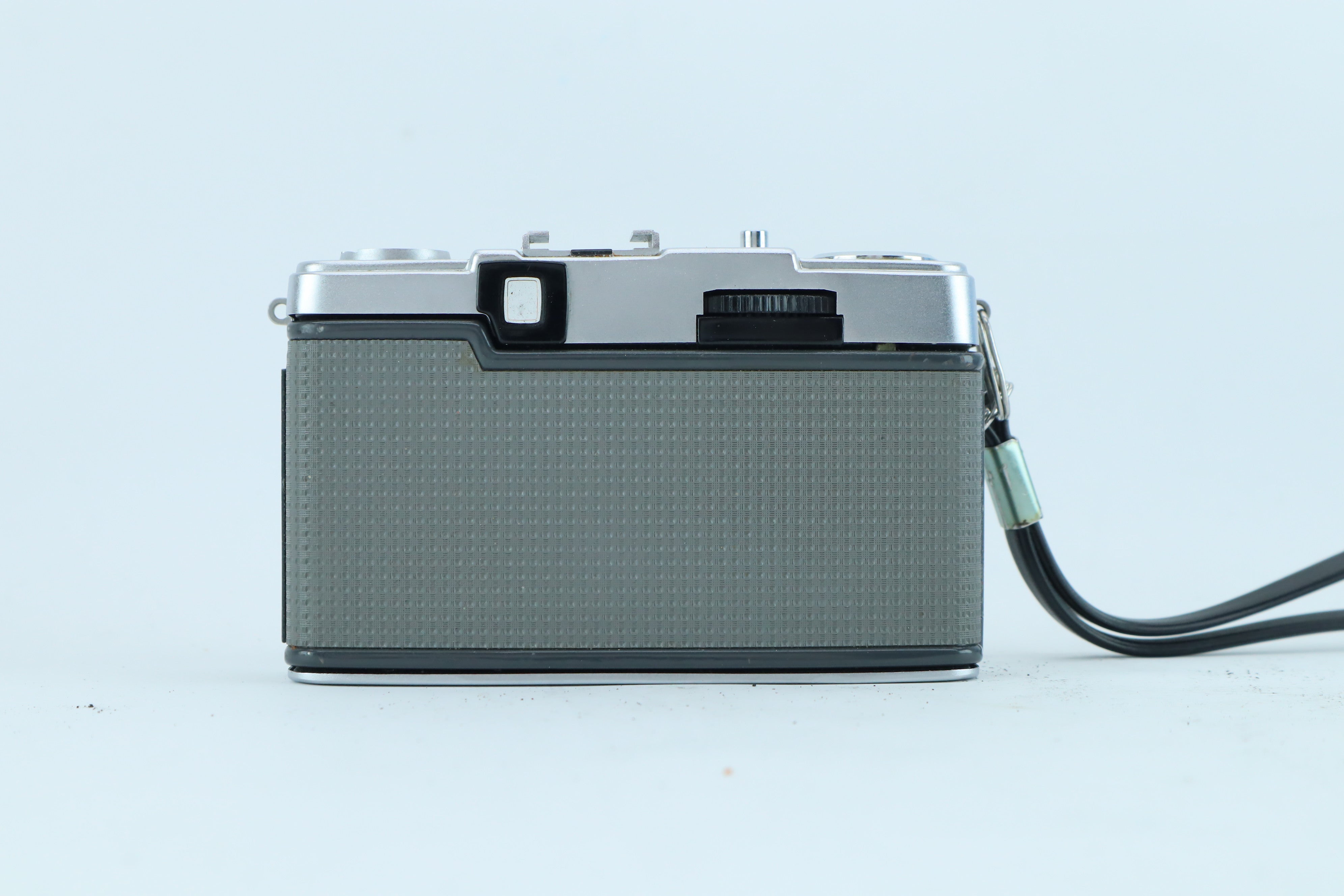 Olympus PEN-EE.2 - Sharp Olympus D.Zuiko 28mm f/3.5 Prime Lens