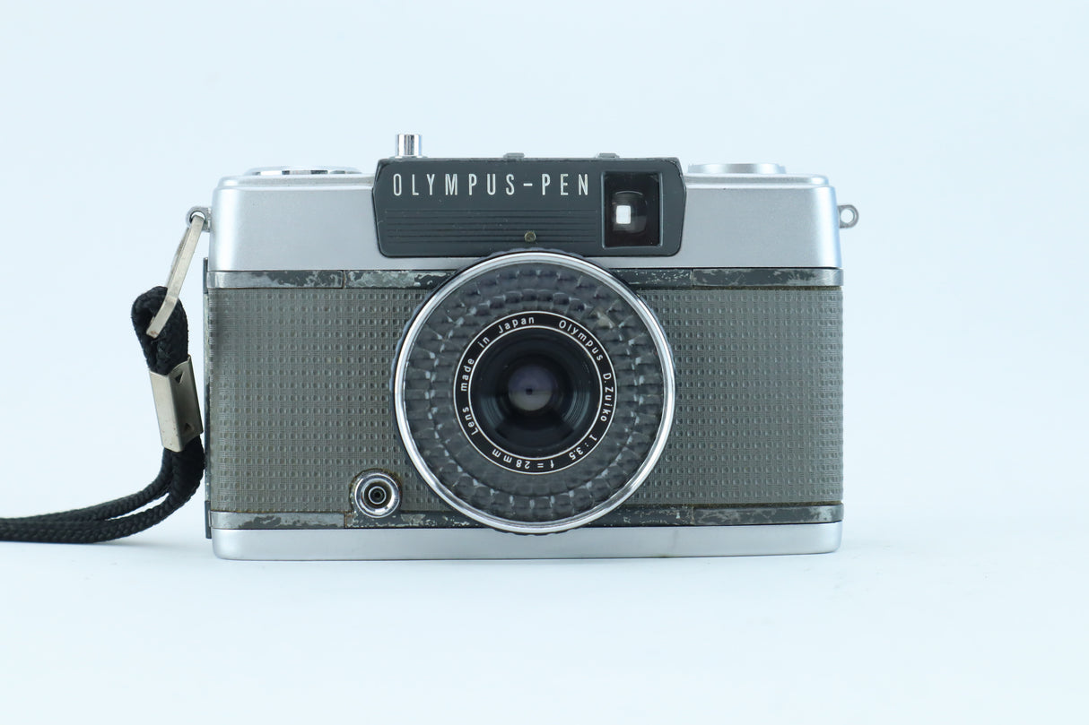 Olympus PEN-EE.2 - Sharp Olympus D.Zuiko 28mm f/3.5 Prime Lens