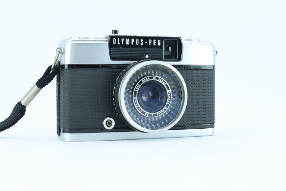 Olympus PEN-EE.3 - Sharp Olympus D.Zuiko 28mm f/3.5 Prime Lens