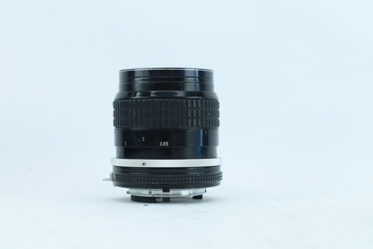 Nikon Nikkor 85mm f/2 with Izumar 52mm UV Filter | S/N: 201900