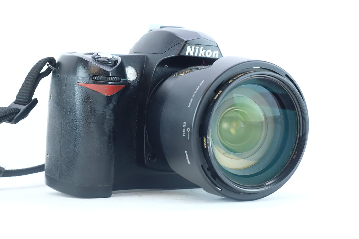 Nikon D70 Digital SLR Kit with AF-S DX Zoom-Nikkor 18-70mm f/3.5-4.5G IF-ED