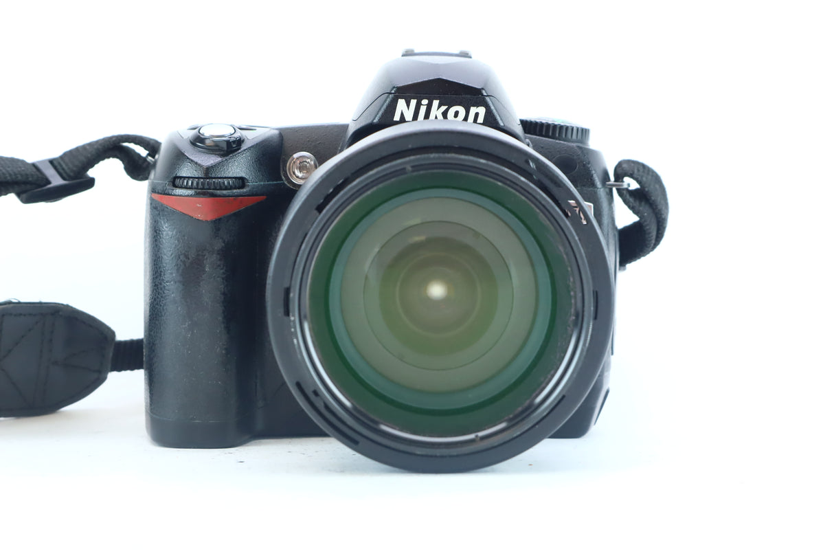 Nikon D70 Digital SLR Kit with AF-S DX Zoom-Nikkor 18-70mm f/3.5-4.5G IF-ED