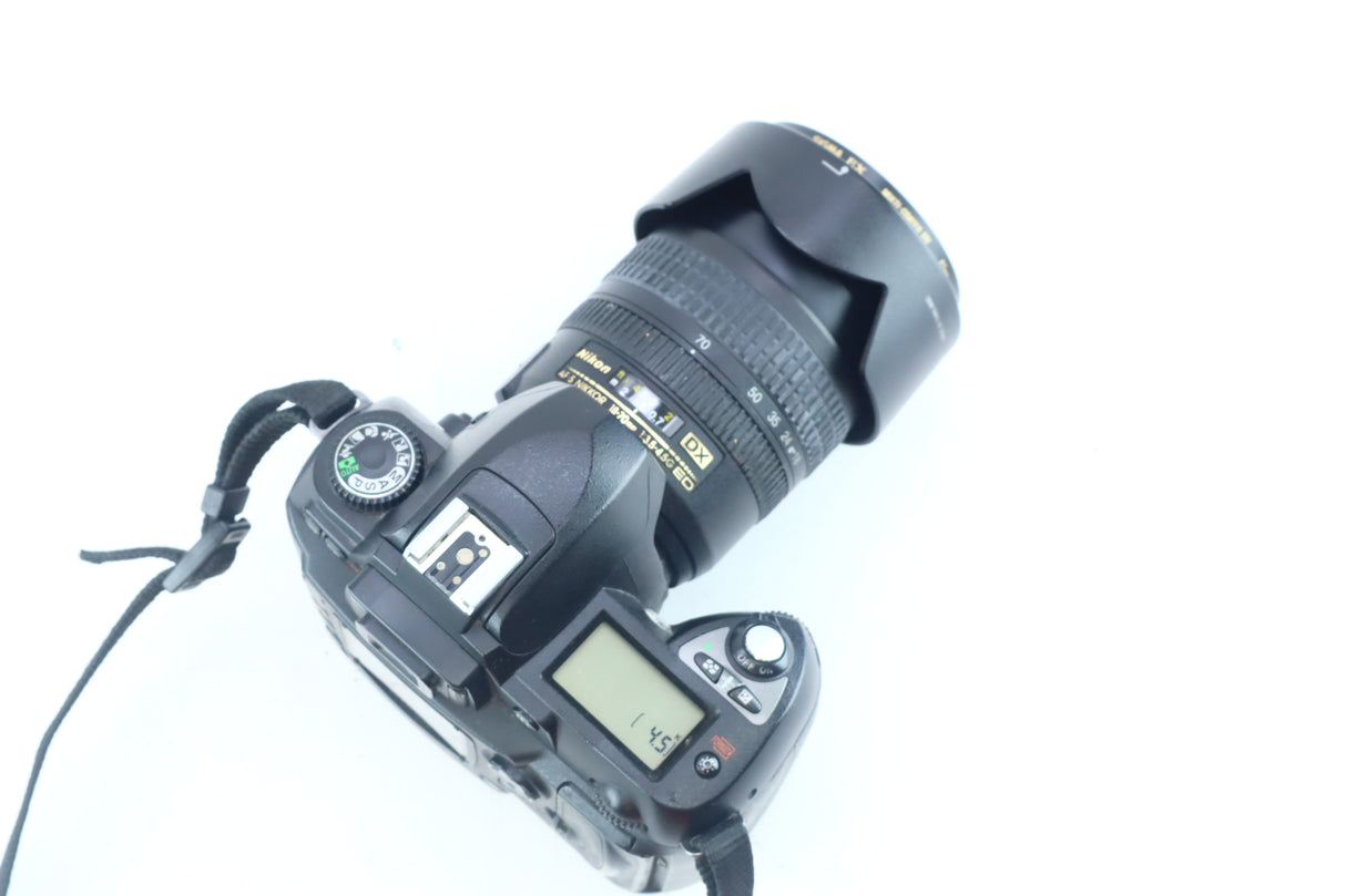 Nikon D70 Digital SLR Kit with AF-S DX Zoom-Nikkor 18-70mm f/3.5-4.5G IF-ED