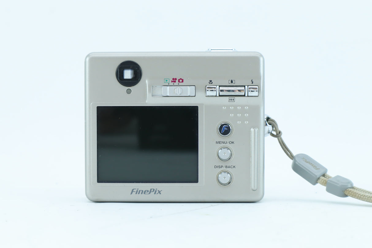 Fujifilm FinePix F450 | S/N: 4GL09158