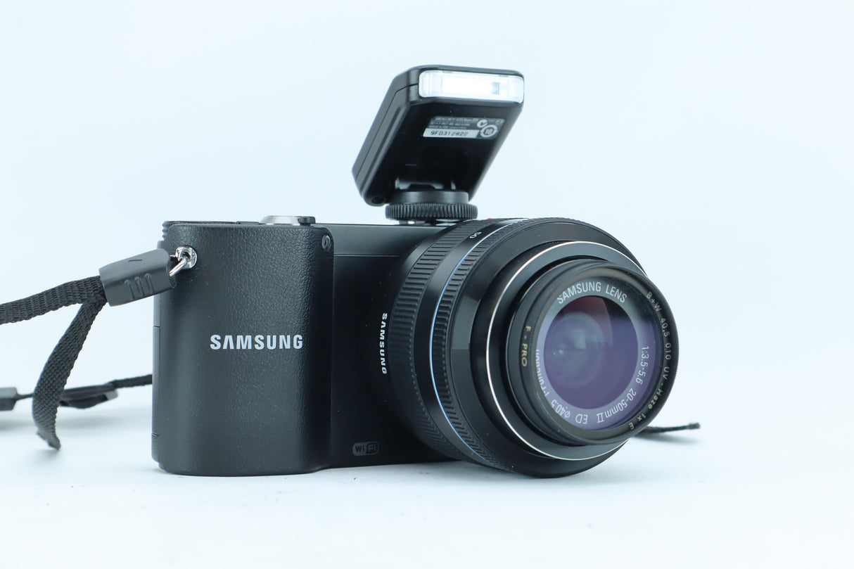 Samsung NX1000 | S/N: A4D2CN0D30005HK with Samsung 20-50mm f/3.5-5.6 ED i-Function
