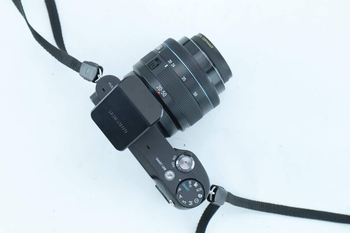Samsung NX1000 | S/N: A4D2CN0D30005HK with Samsung 20-50mm f/3.5-5.6 ED i-Function