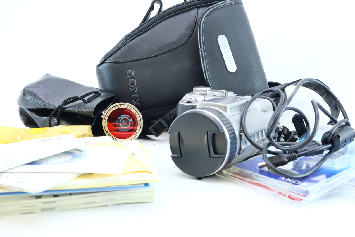 Sony Cyber-shot DSC-F707 - Good Condition