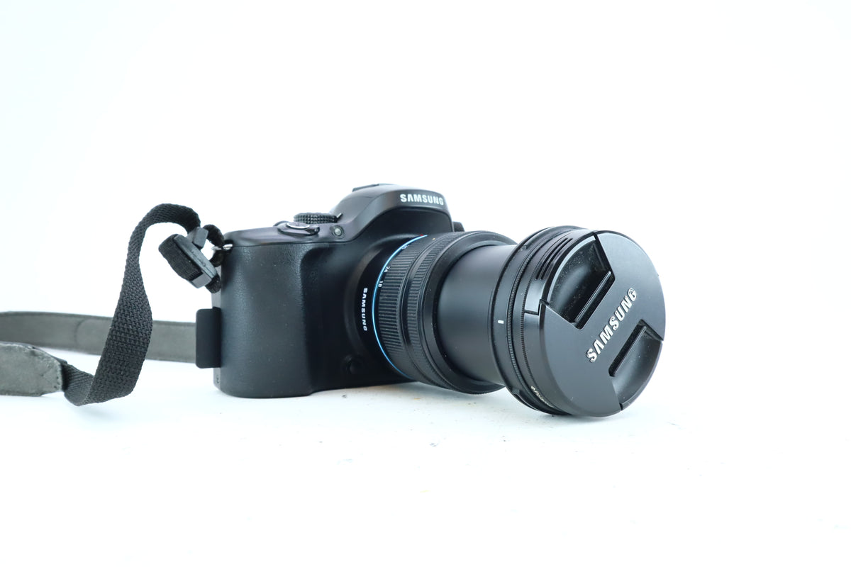 Samsung NX20 Mirrorless Kit with 18-55mm f/3.5-5.6