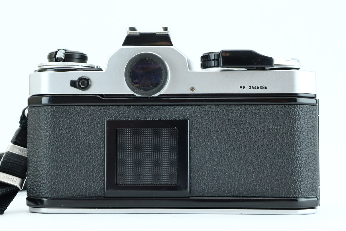 Nikon FE + 50mm 1,8 lens