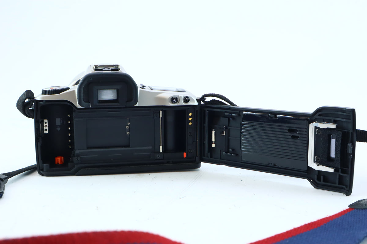 Canon EOS 300 35mm SLR Kit with Voigtländer 28-210mm f/4.2-6.5