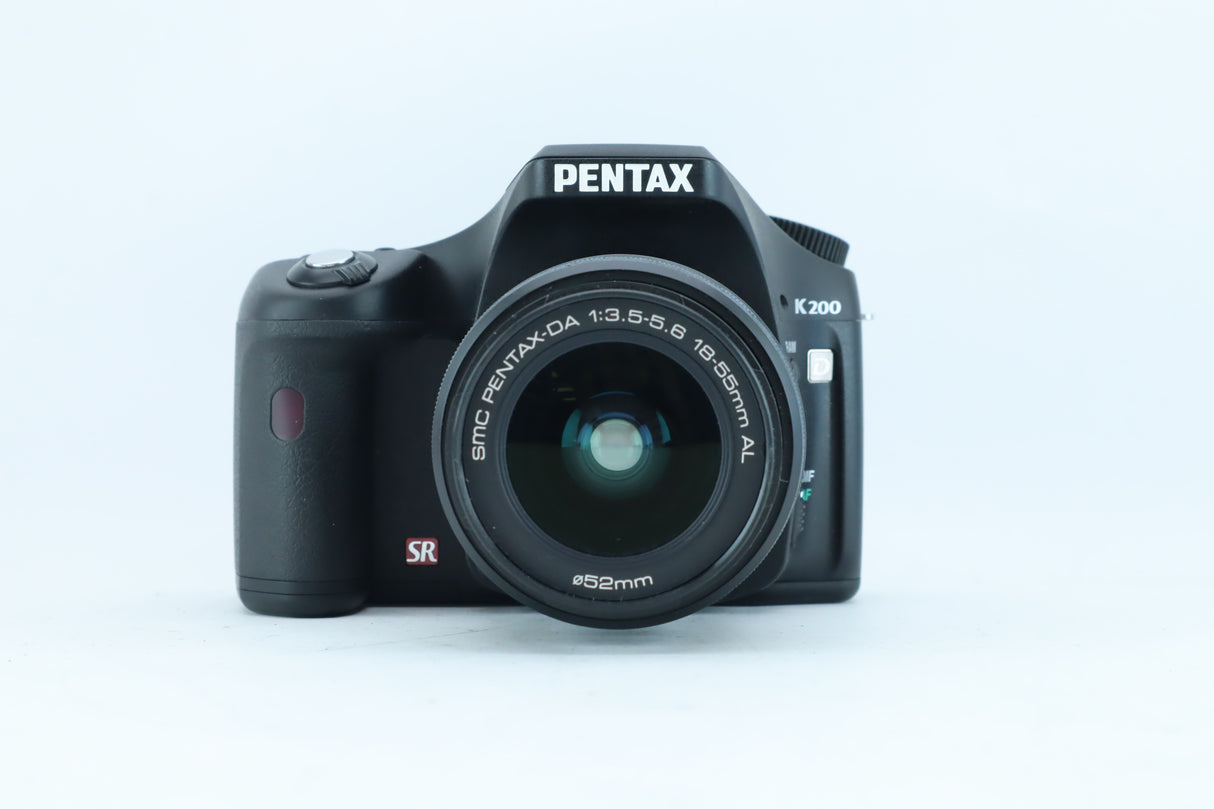 Pentax K200D with SMC Pentax-DA 18-55mm f/3.5-5.6 AL | S/N: 2902984