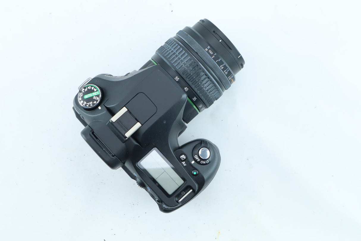 Pentax K200D with SMC Pentax-DA 18-55mm f/3.5-5.6 AL | S/N: 2902984