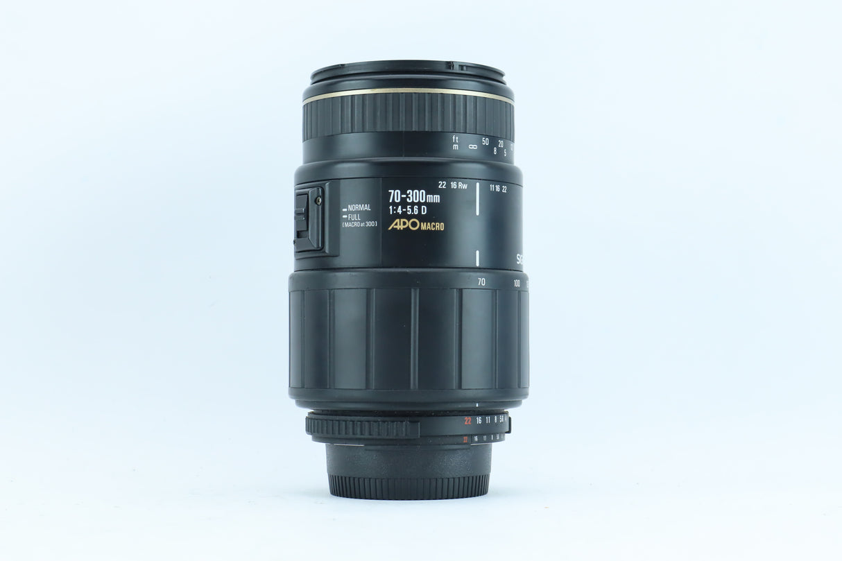 Sigma 70-300mm f/4-5.6 APO Macro | S/N: 4004399