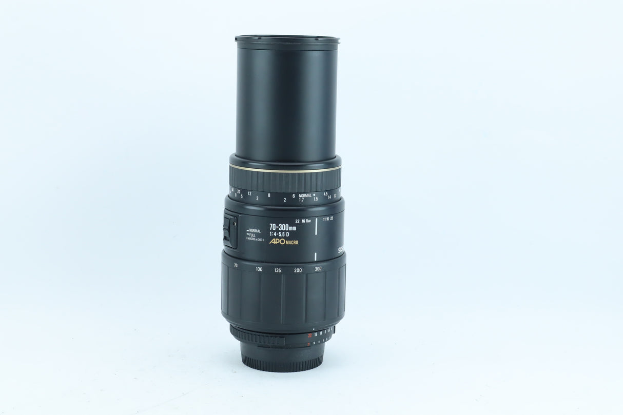Sigma 70-300mm f/4-5.6 APO Macro | S/N: 4004399