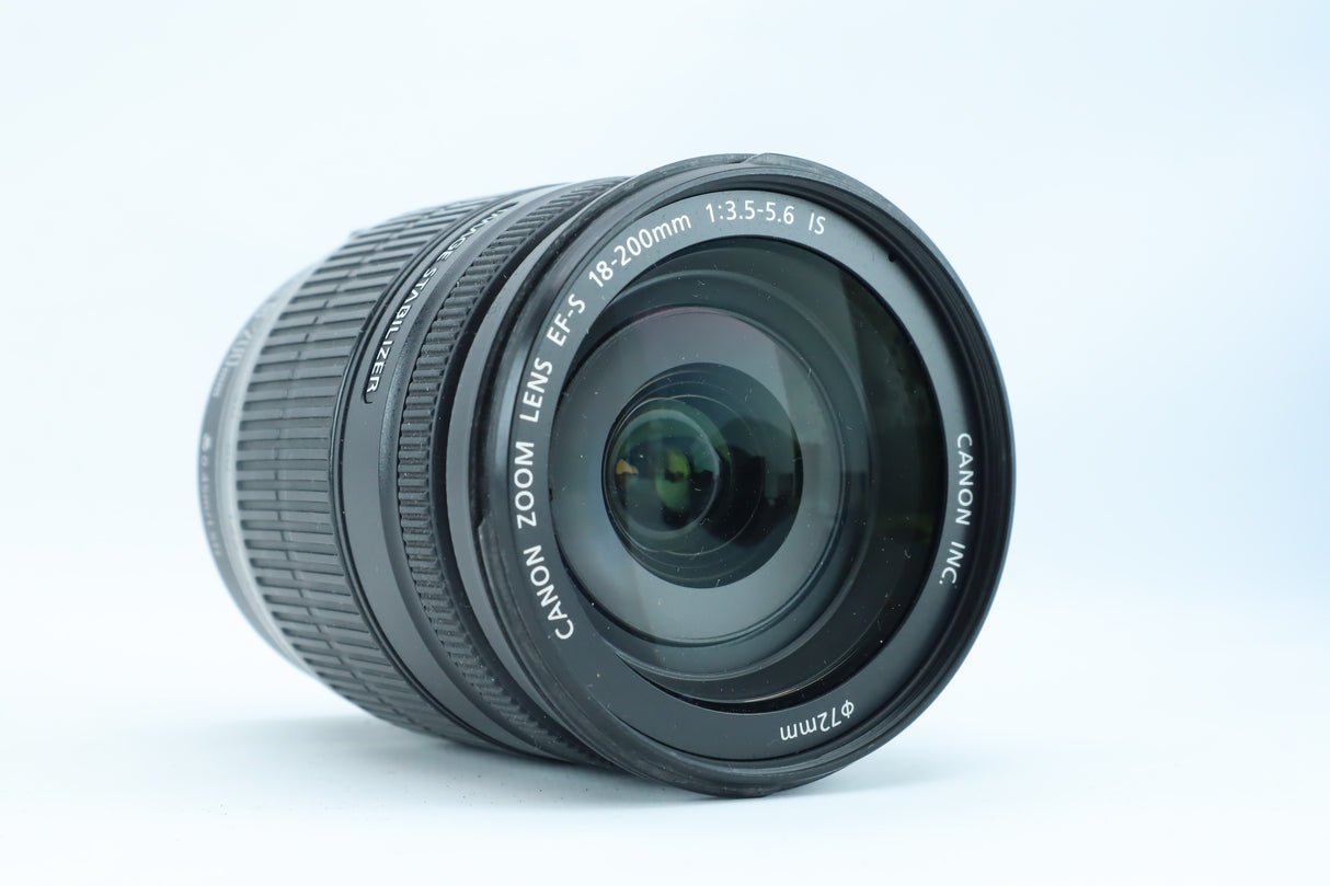Canon EF-S 18-200mm f/3.5-5.6 IS