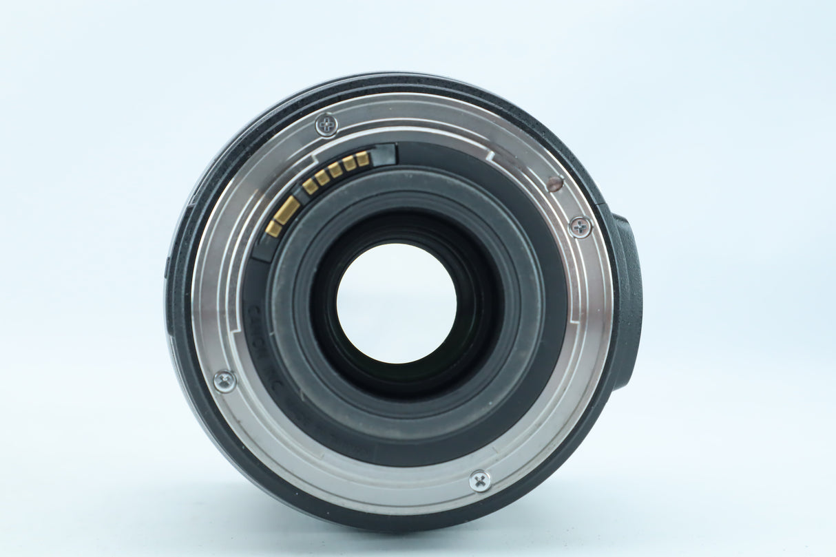 Canon EF-S 18-200mm f/3.5-5.6 IS