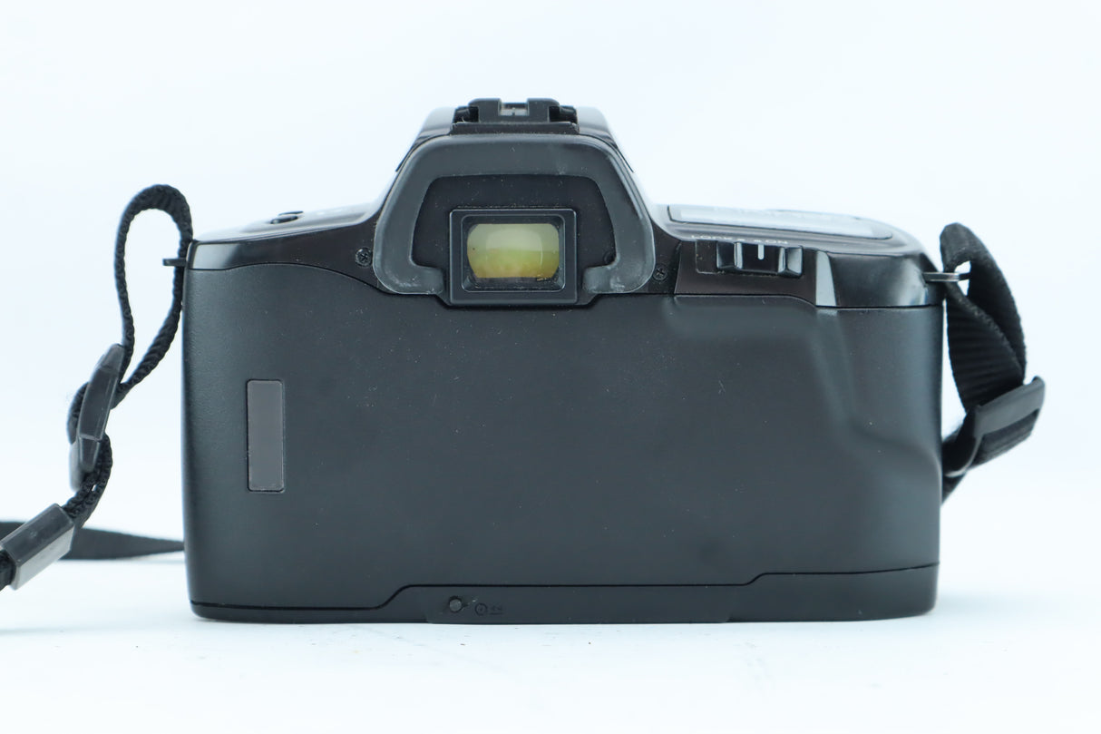 Minolta Dynax 303si 35mm SLR Kit with Sigma Zoom 28-105mm f/3.8-5.6