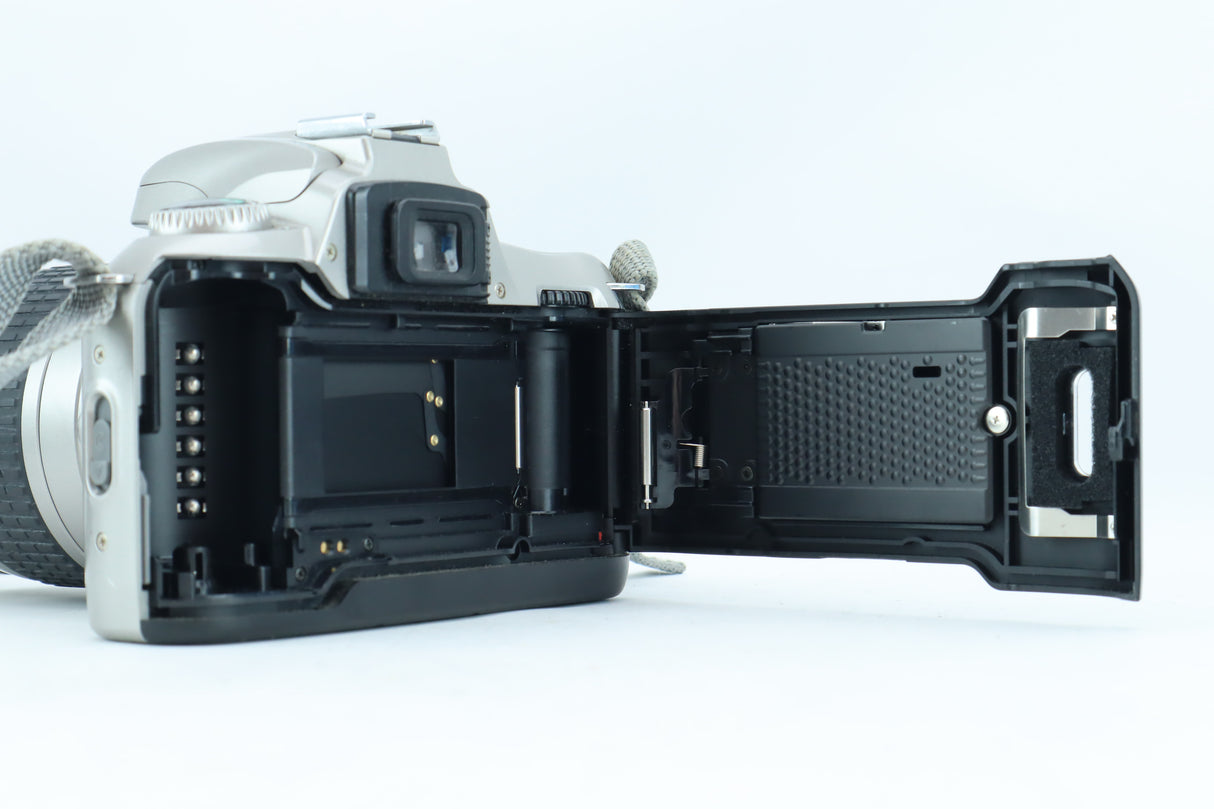 Nikon F55 35mm SLR Kit with AF Nikkor 28-80mm f/3.3-5.6