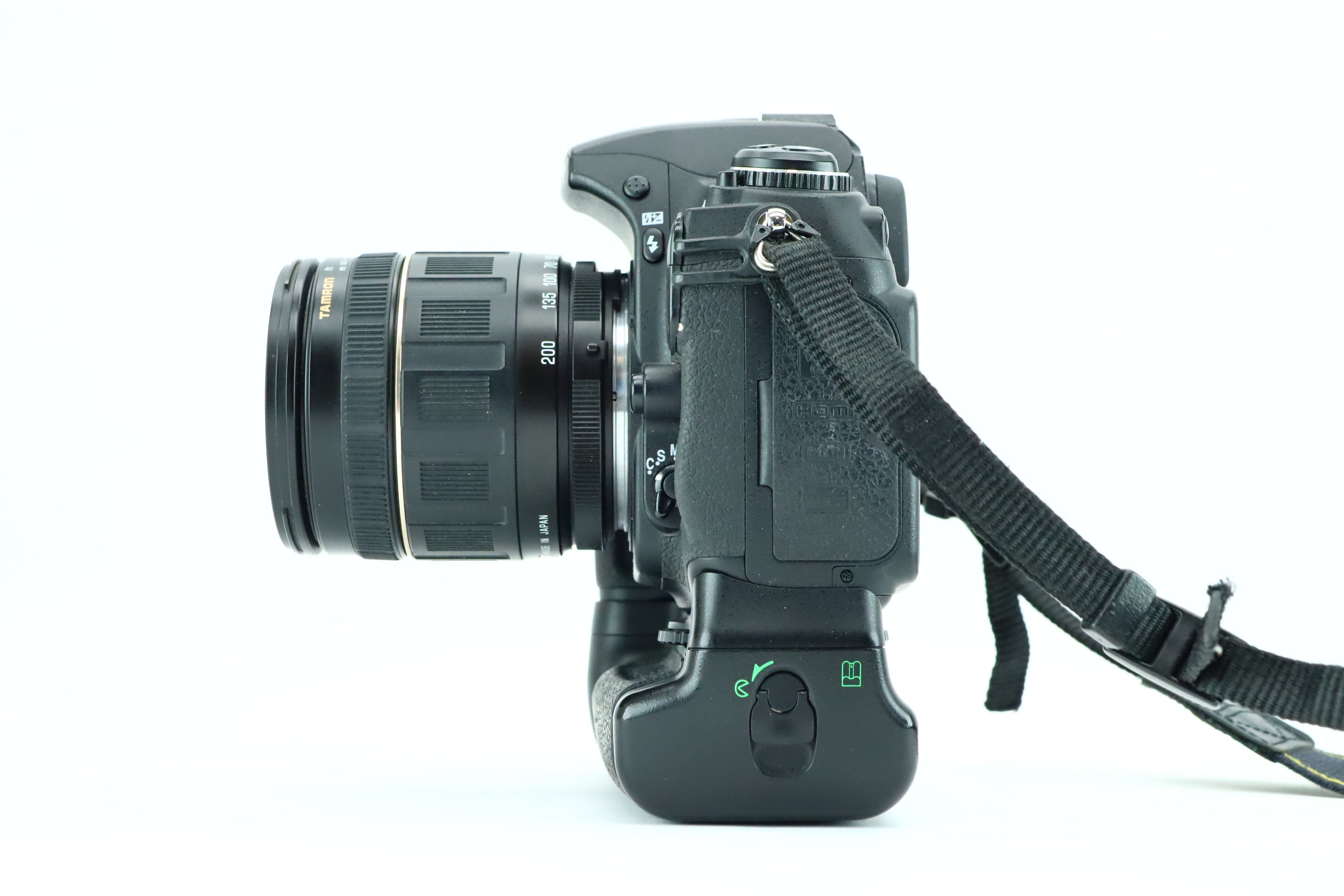 Nikon D300 with Tamron 28-200mm 1:3.8-5.6 Macro lens – Hard to