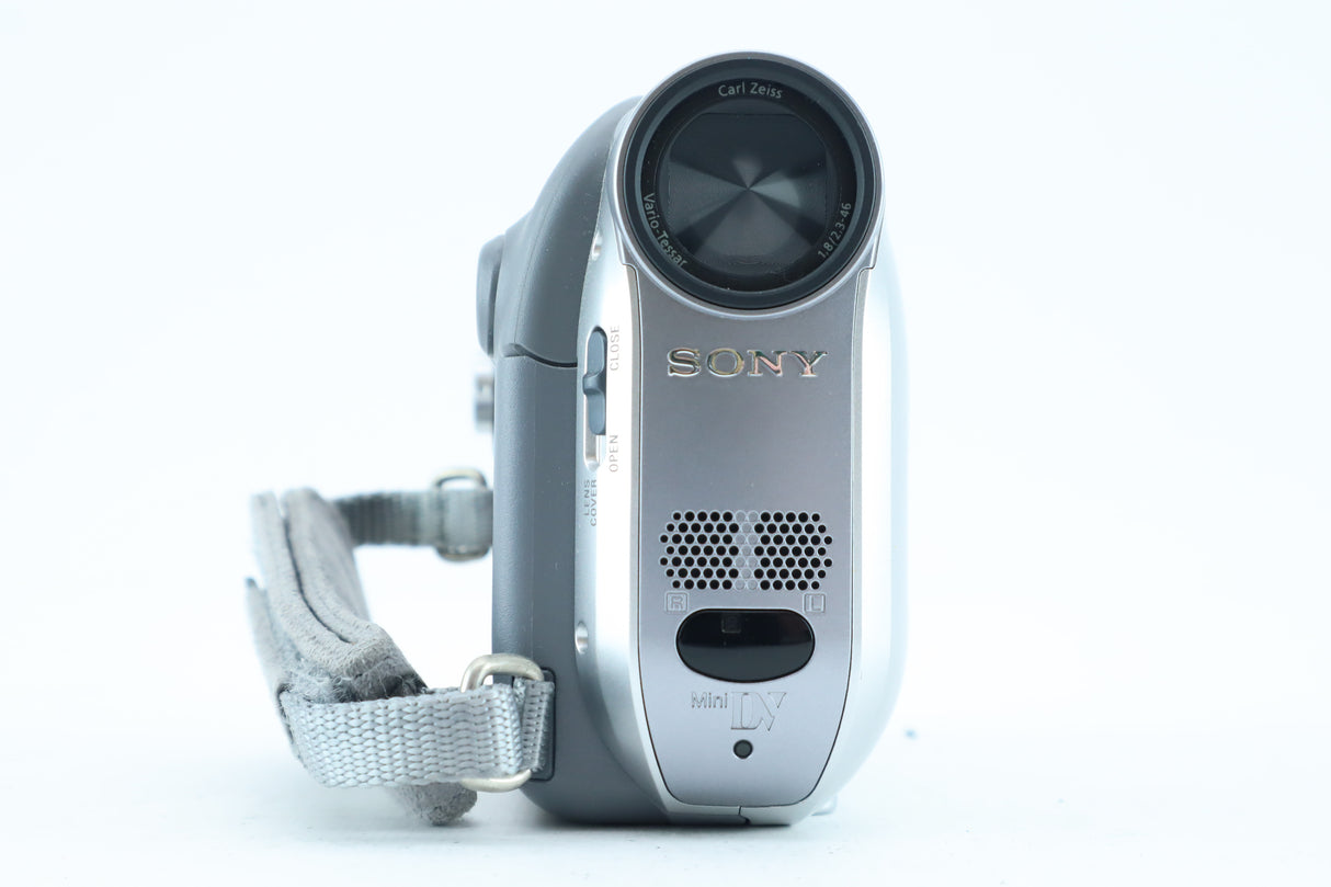 Sony handycam HC19E with 1,8/2,3-46mm