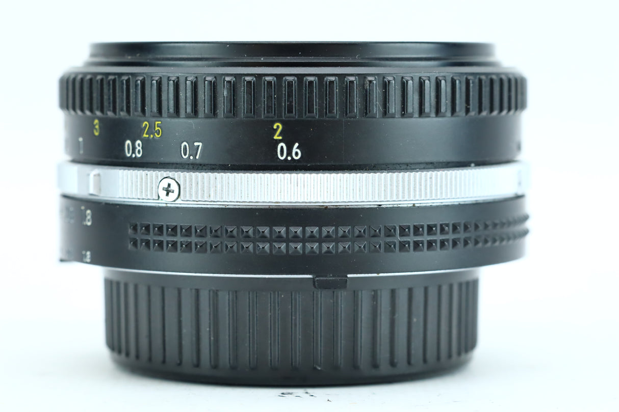 Nikon Nikkor 50mm f/1.8 (SN: 4352365)