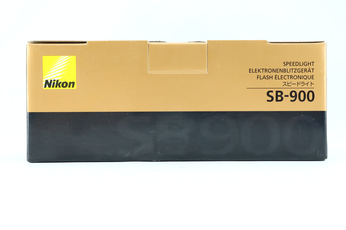 Nikon Speedlight SB-900 (No Flash Stand Included).  KIJK EVEN NAAR TYPE