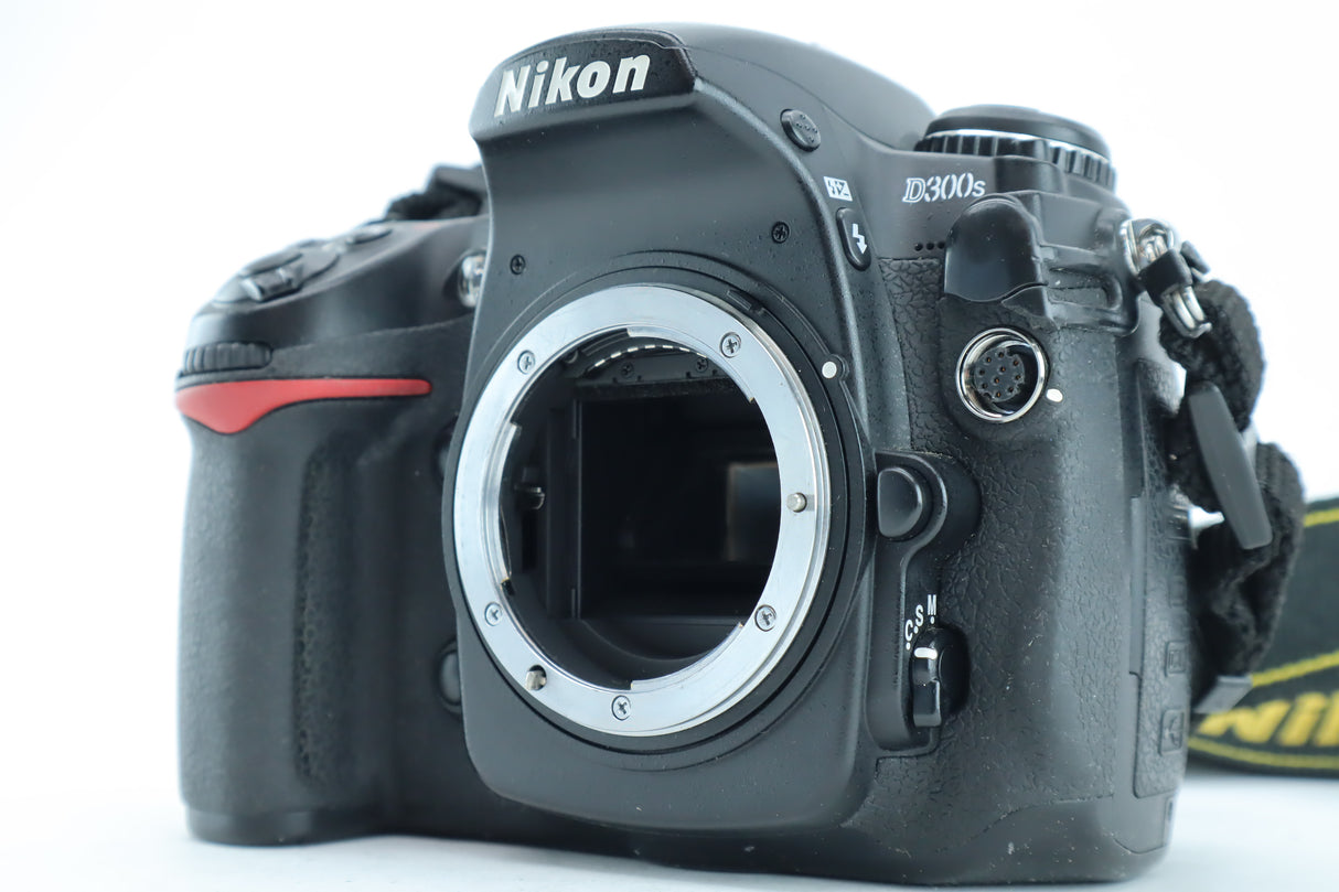 Nikon D300S with Nikon Battery Pack MB-D10