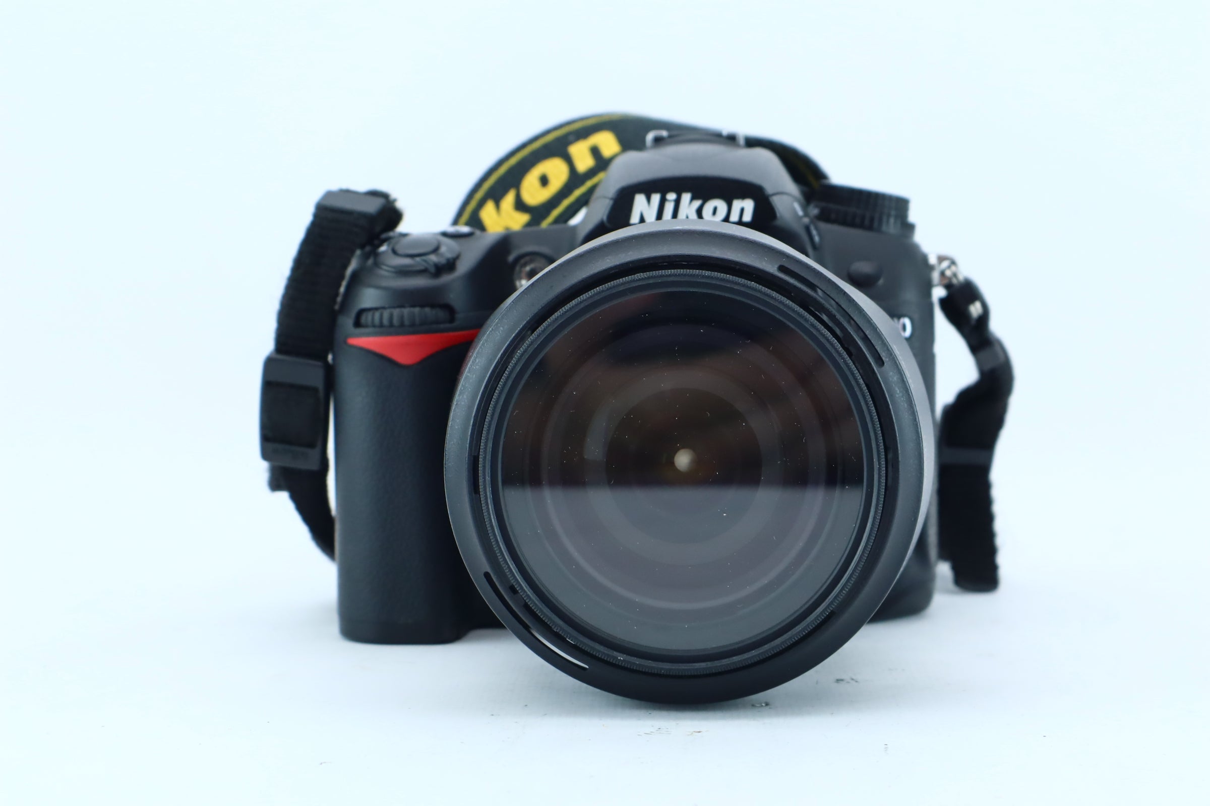 Nikon D7000ボディ＋ ジャンクレンズ(16-85mm)付 Nikon D7000 with AF-S NIKKOR 16–85mm f/3.5–5.6G ED VR – Hard to