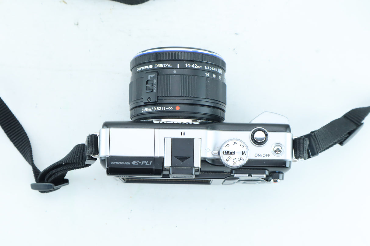 Olympus PEN E-PL1 Mirrorless Kit with M.Zuiko Digital 14-42mm f/3.5-5.6