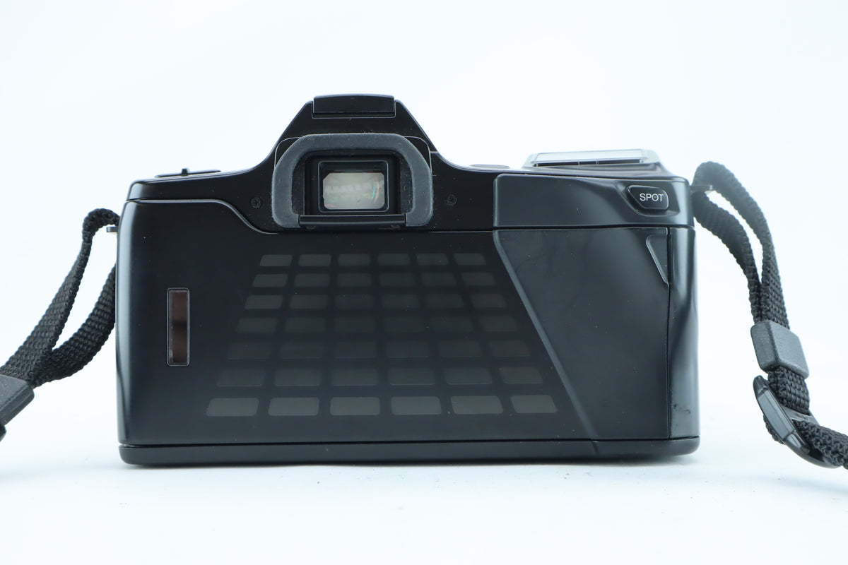 Minolta Dynax 7000i 35mm SLR Kit with AF Zoom 35-105mm f/3.5
