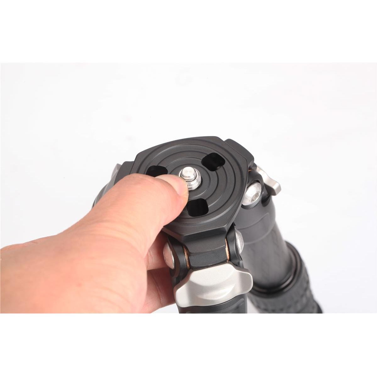 Leofoto LS-223C Ranger Carbon Tripod - image 2 of 5