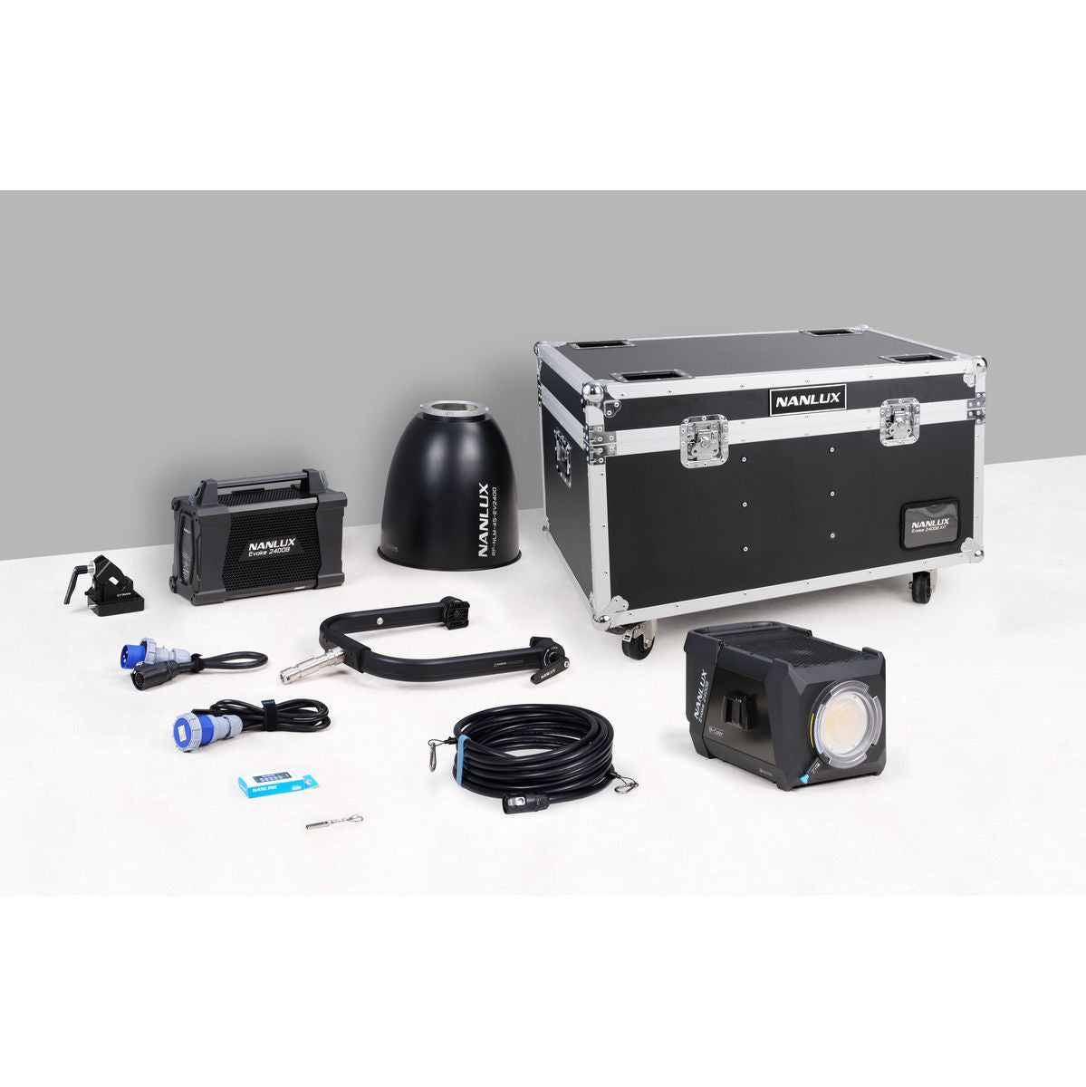 Nanlux Evoke 2400B Bi-Colour Spot Light w/ Reflector 45° In Flight Case - image 2 of 2