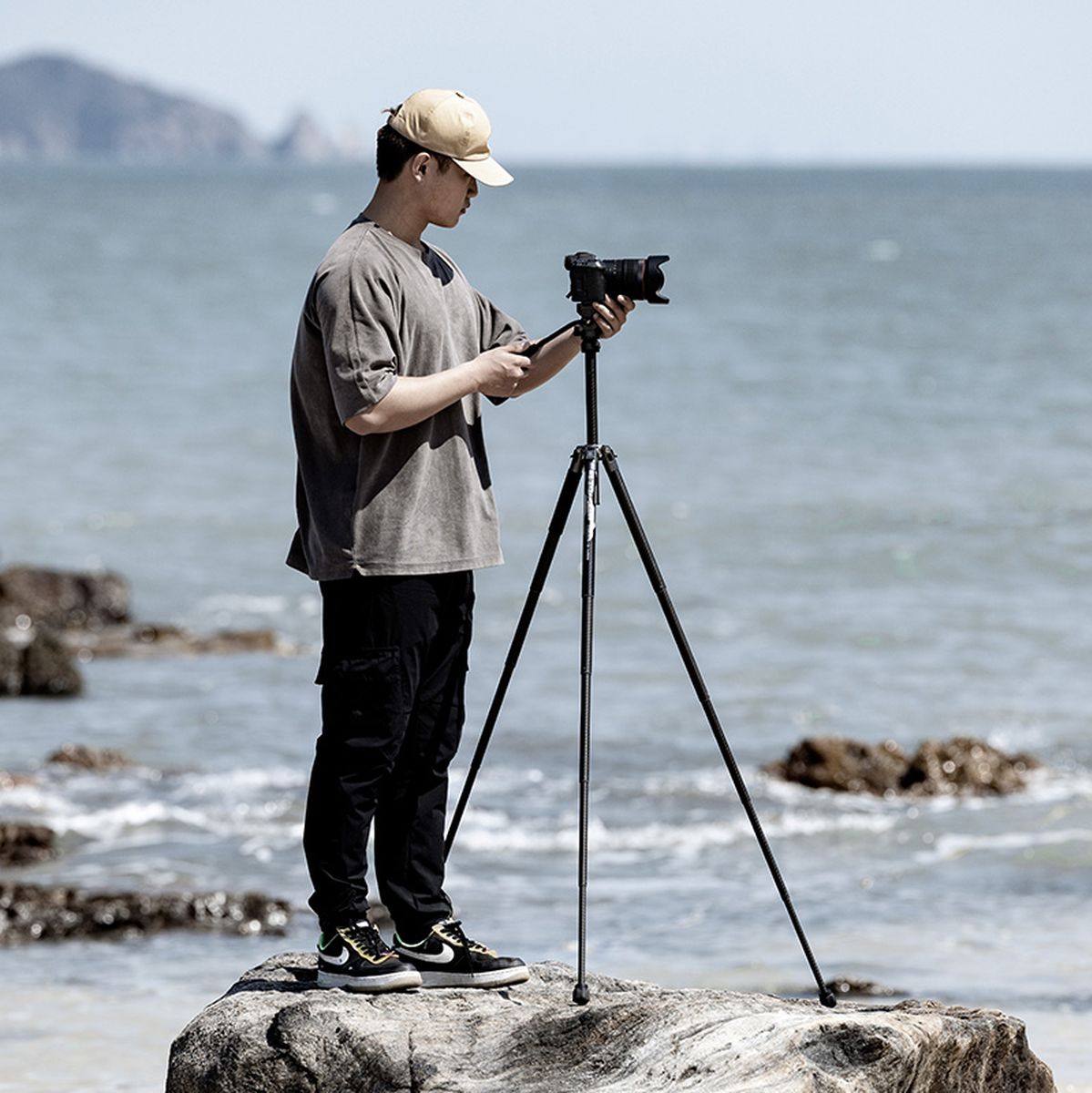 Ulanzi F38 Quick Release Video Carbon Travel Tripod - image 2 of 2
